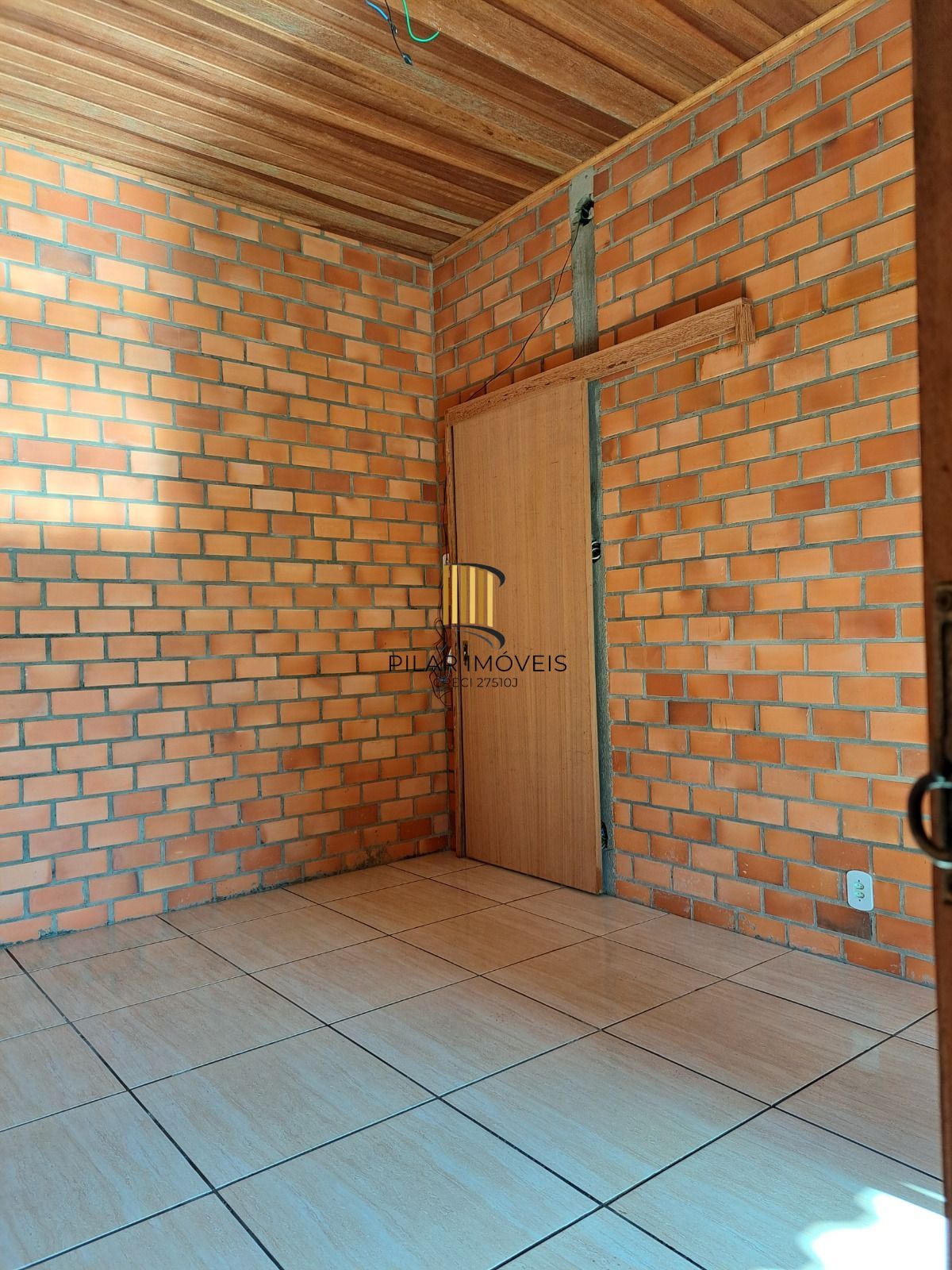 Sobrado 200m² privativos, 4 dormitórios 1 suíte e 2 vagas cobertas - Gravataí