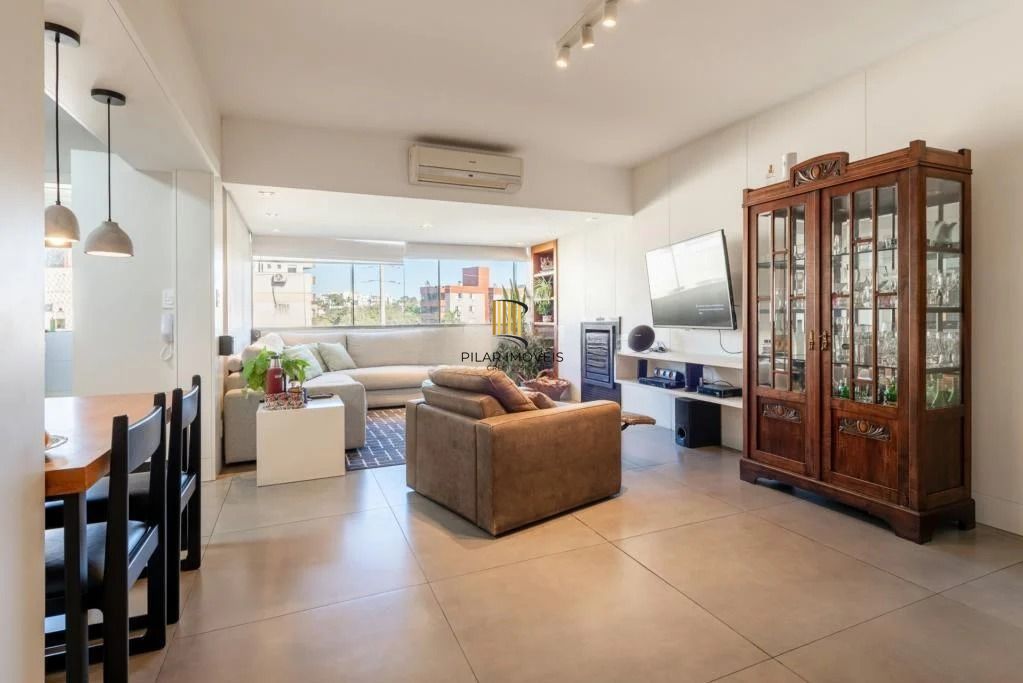 Cobertura com 3 dormitórios, suíte, piscina e churrasqueira.