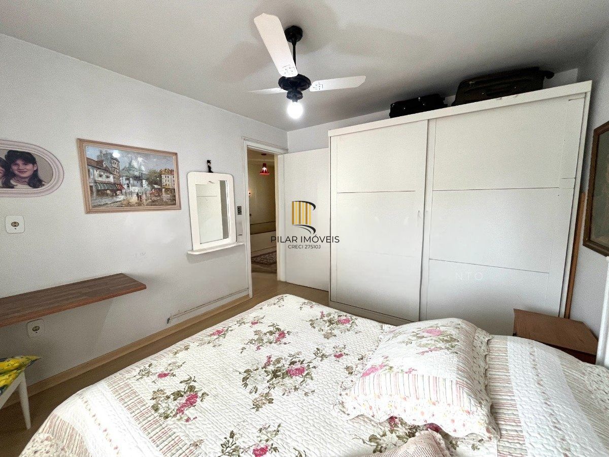 Casa com 3 dormitórios, suíte, 3 vagas de garagem.