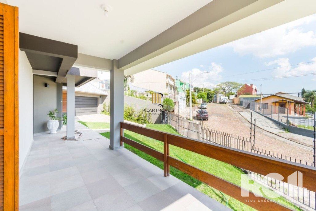 Casa com piscina, 3 dormitórios, 258m² privativos, no Jardim Itu.