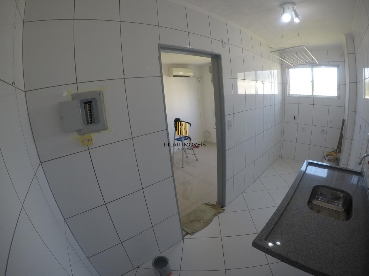 Apartamento com 2 dormitórios totalmente reformado com 2 vagas rotativas.