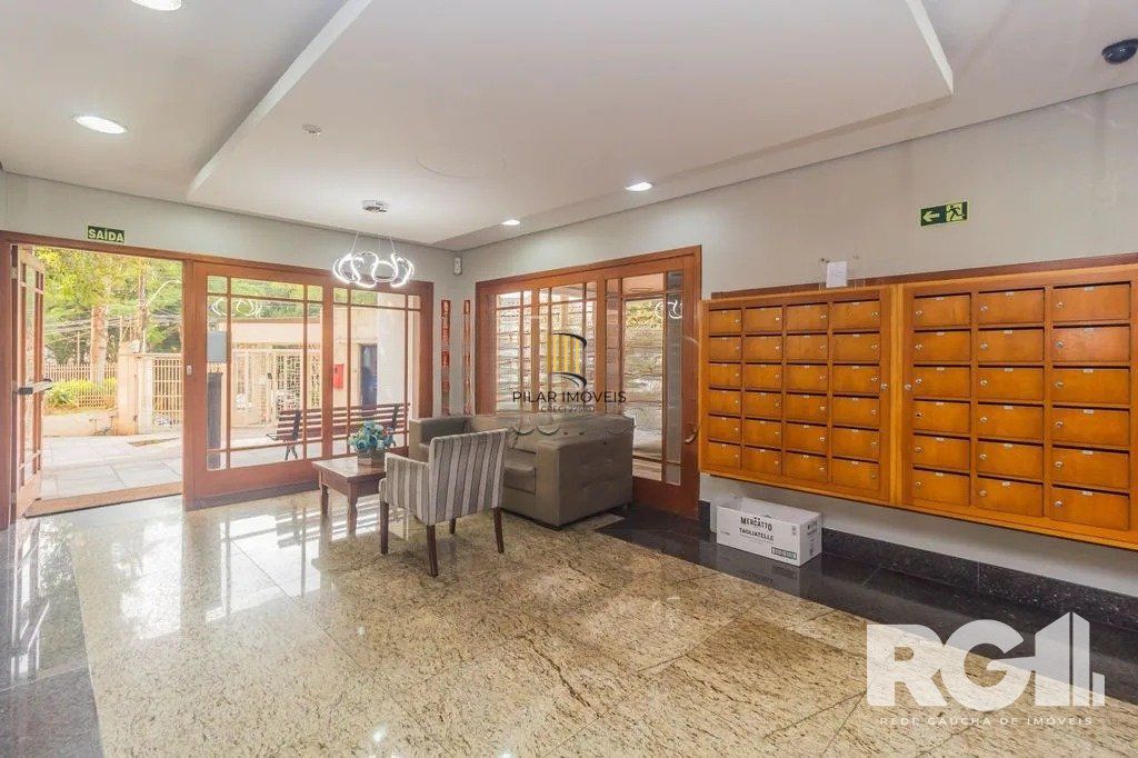 Apartamento com 94m², 3 quartos, 1 suíte, 2 vagas, no bairro Cristo Redentor em Porto Alegre..