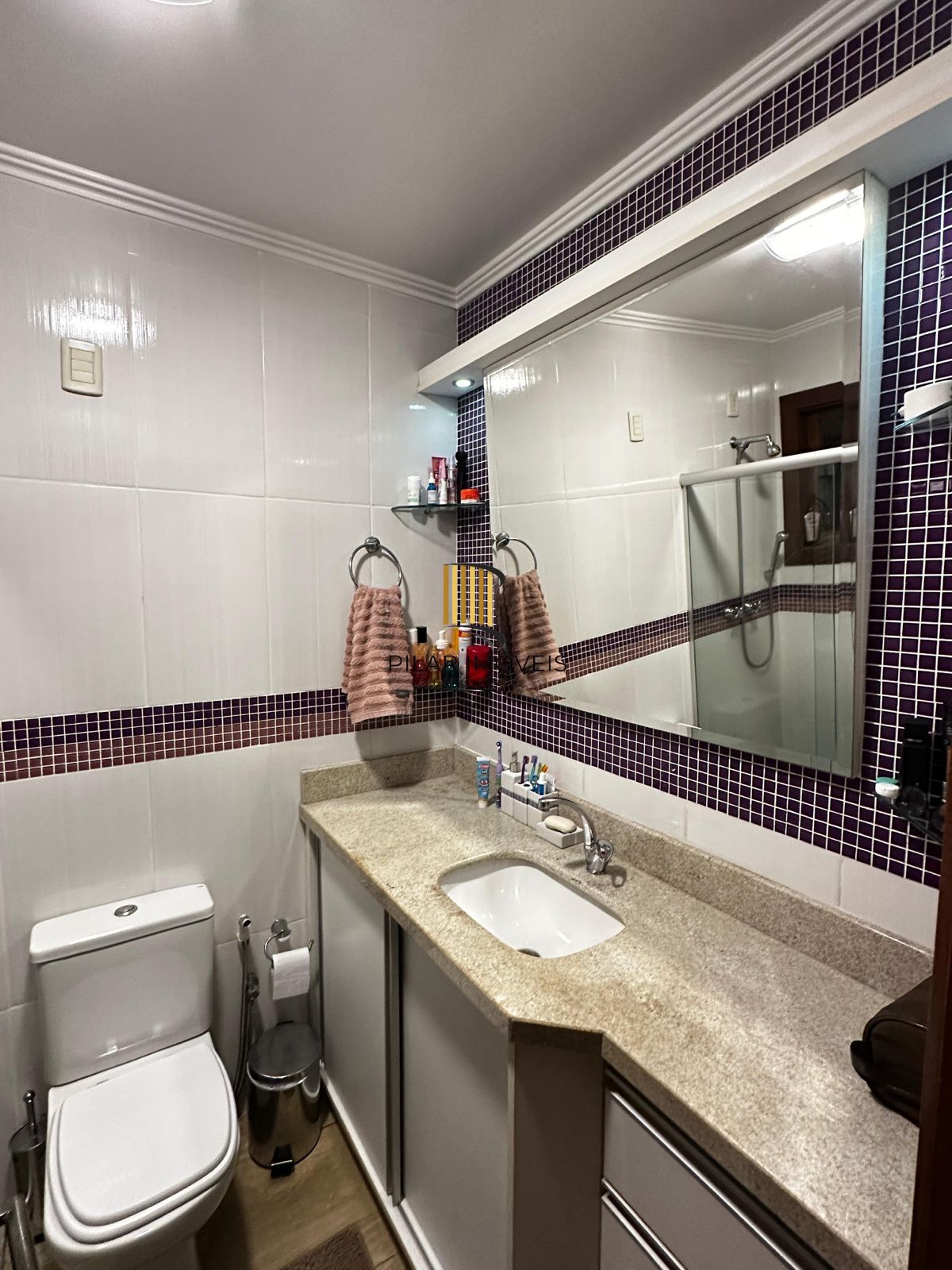 Apartamento 2 Dormitórios com Sacada e Vaga Coberta