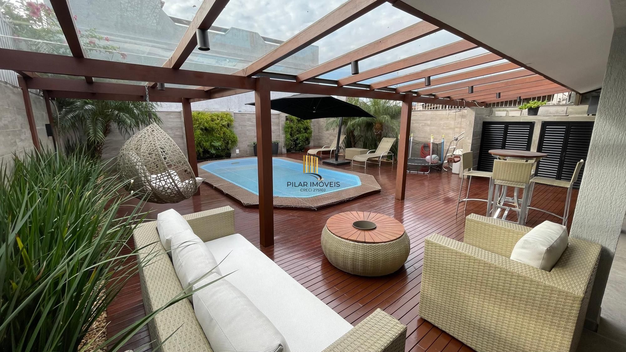Casa com Piscina Aquecida e Energia Solar
