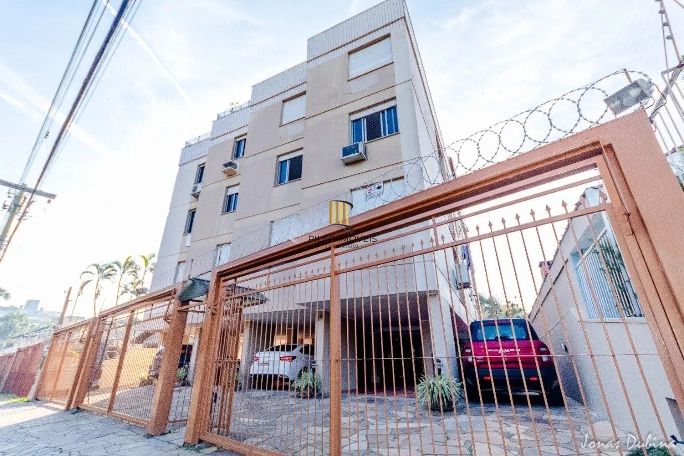 Ótima cobertura, 2 dormitórios e 1 dependência de empregada e 1 vaga coberta.