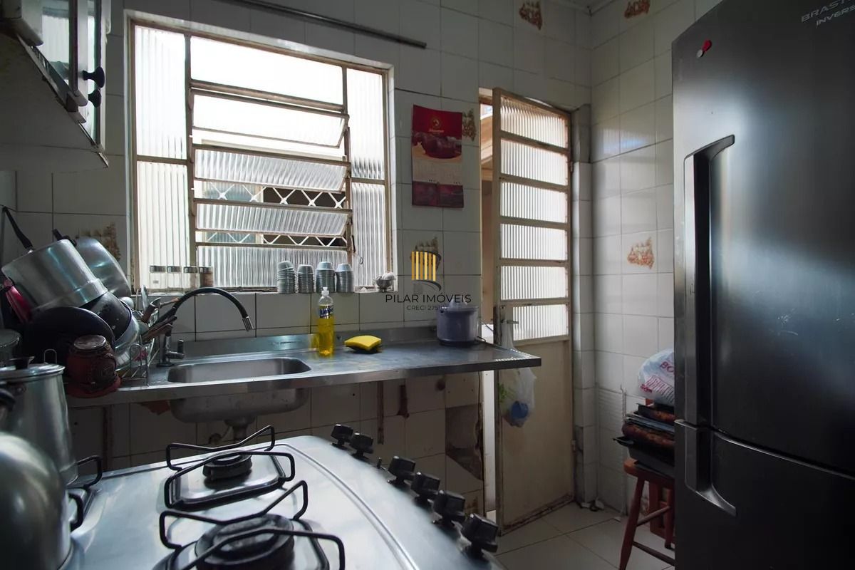 Casa Térrea com 5 dormitórios, Amplo Terreno de 300m² - Bairro Santa Rosa