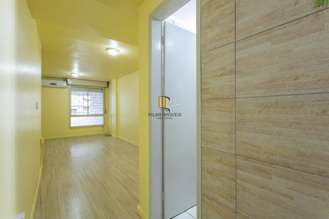 Apartamento com pátio e churrasqueira, amplo e iluminado