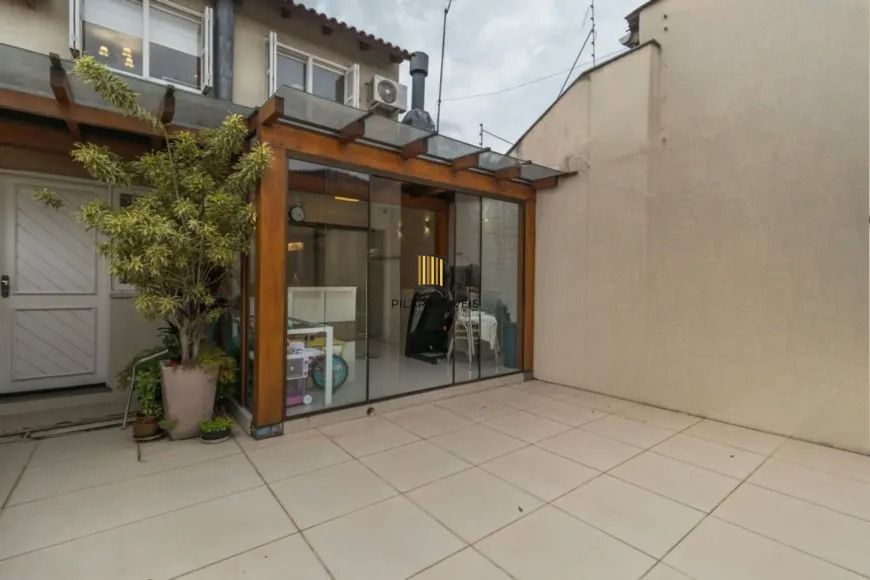 Casa Seminova 3 Dorm com Pátio e 4 Vagas no Jardim Planalto