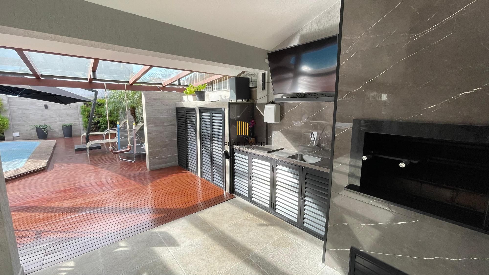 Casa com Piscina Aquecida e Energia Solar