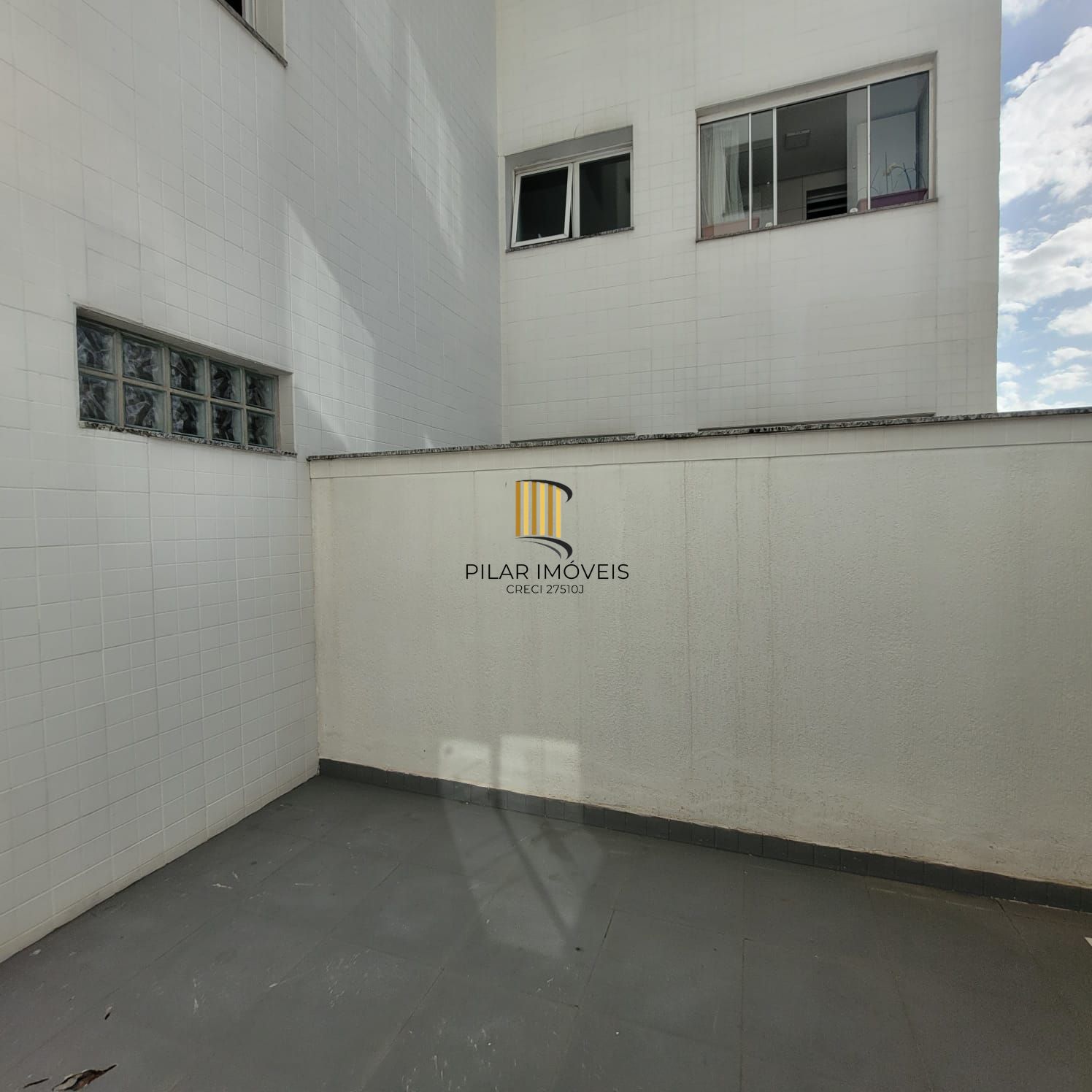 Apartamento com terraço, sacada, churrasqueira, 1 dor no Centro de Tramandaí