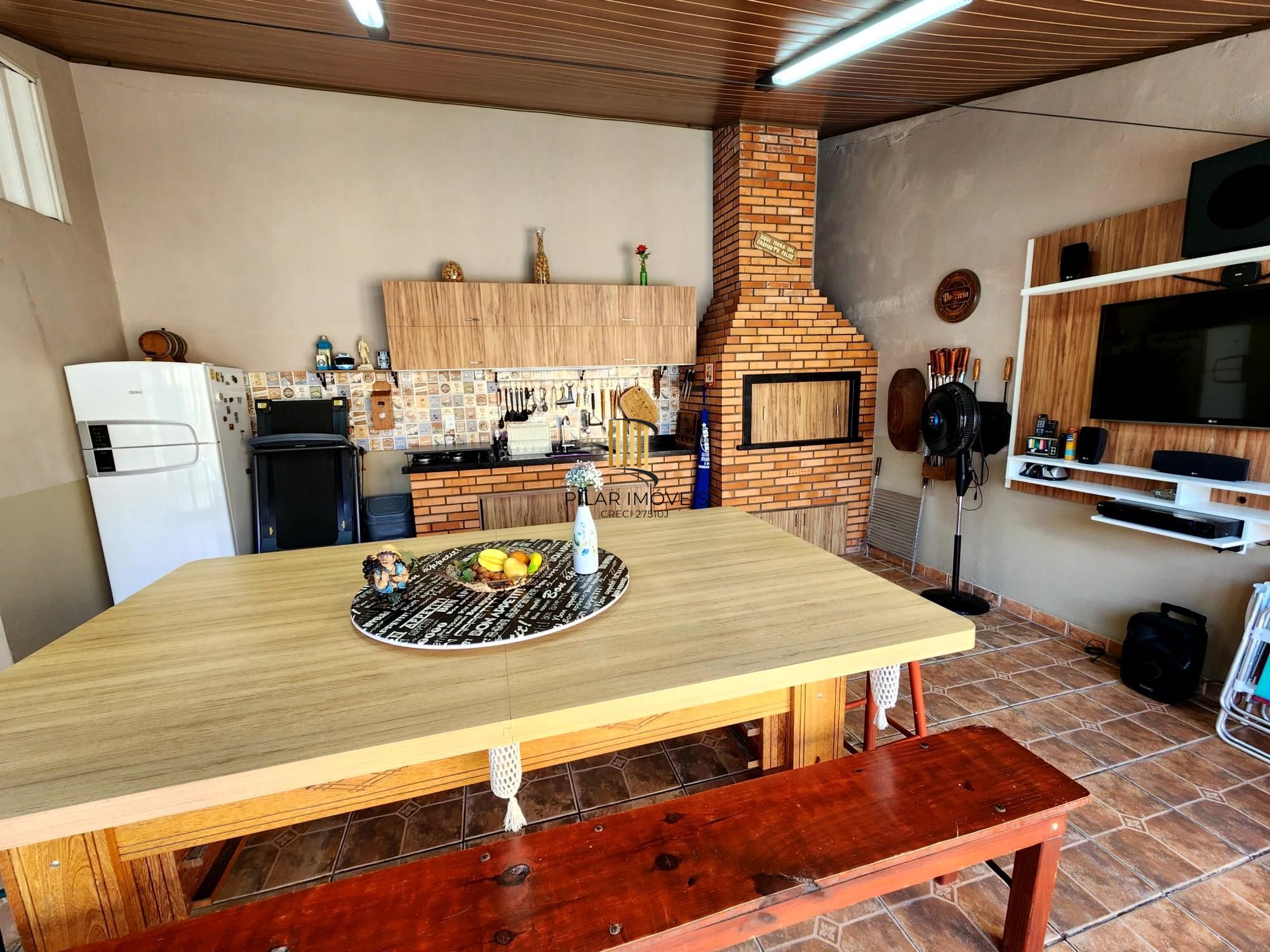 Casa com 2 dormitórios, suíte, piscina e espaço gourmet no Jardim Algarve