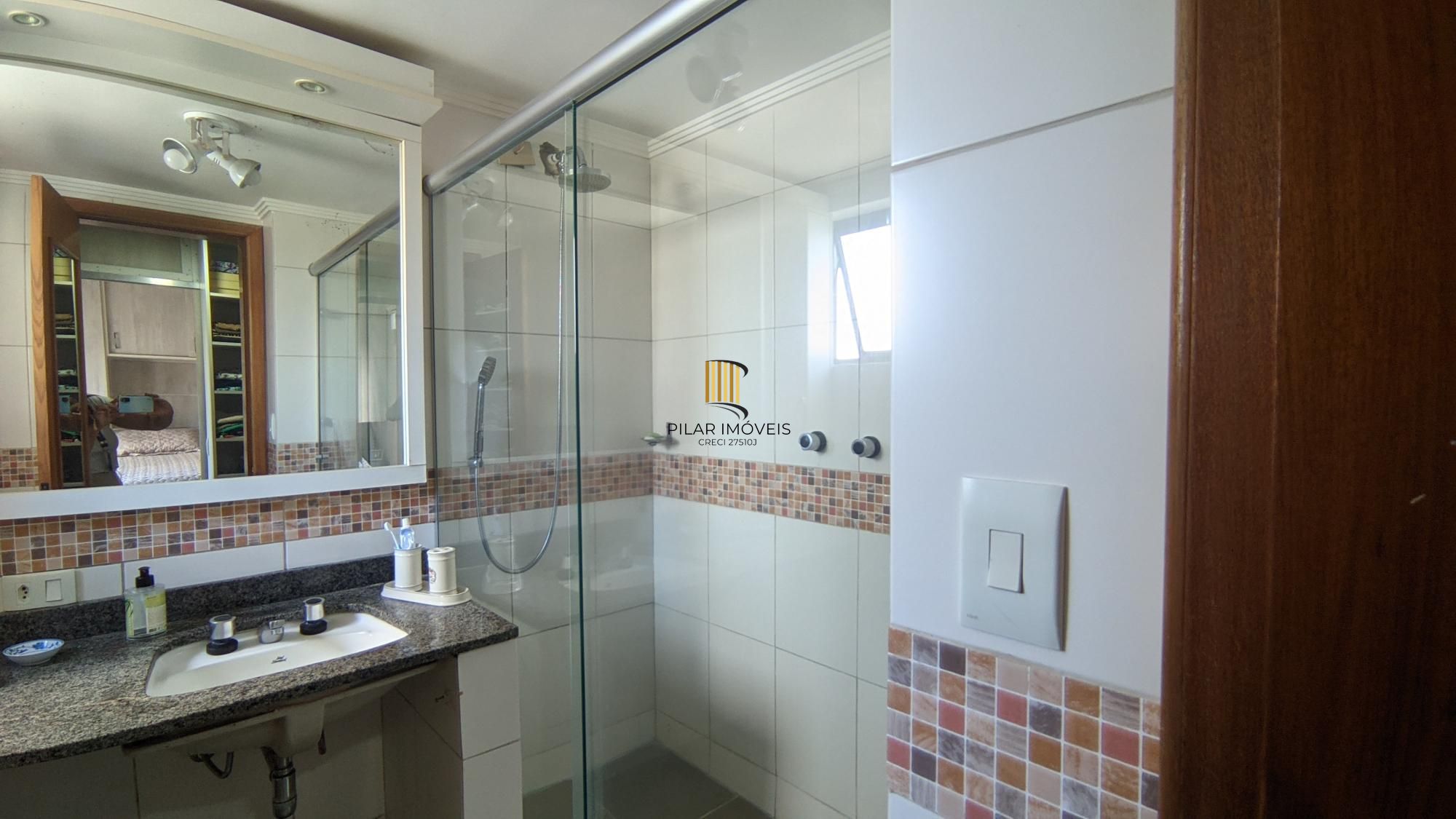 Cobertura com piscina 3 dorm, 2 vagas individuas, no bairro Petrópolis