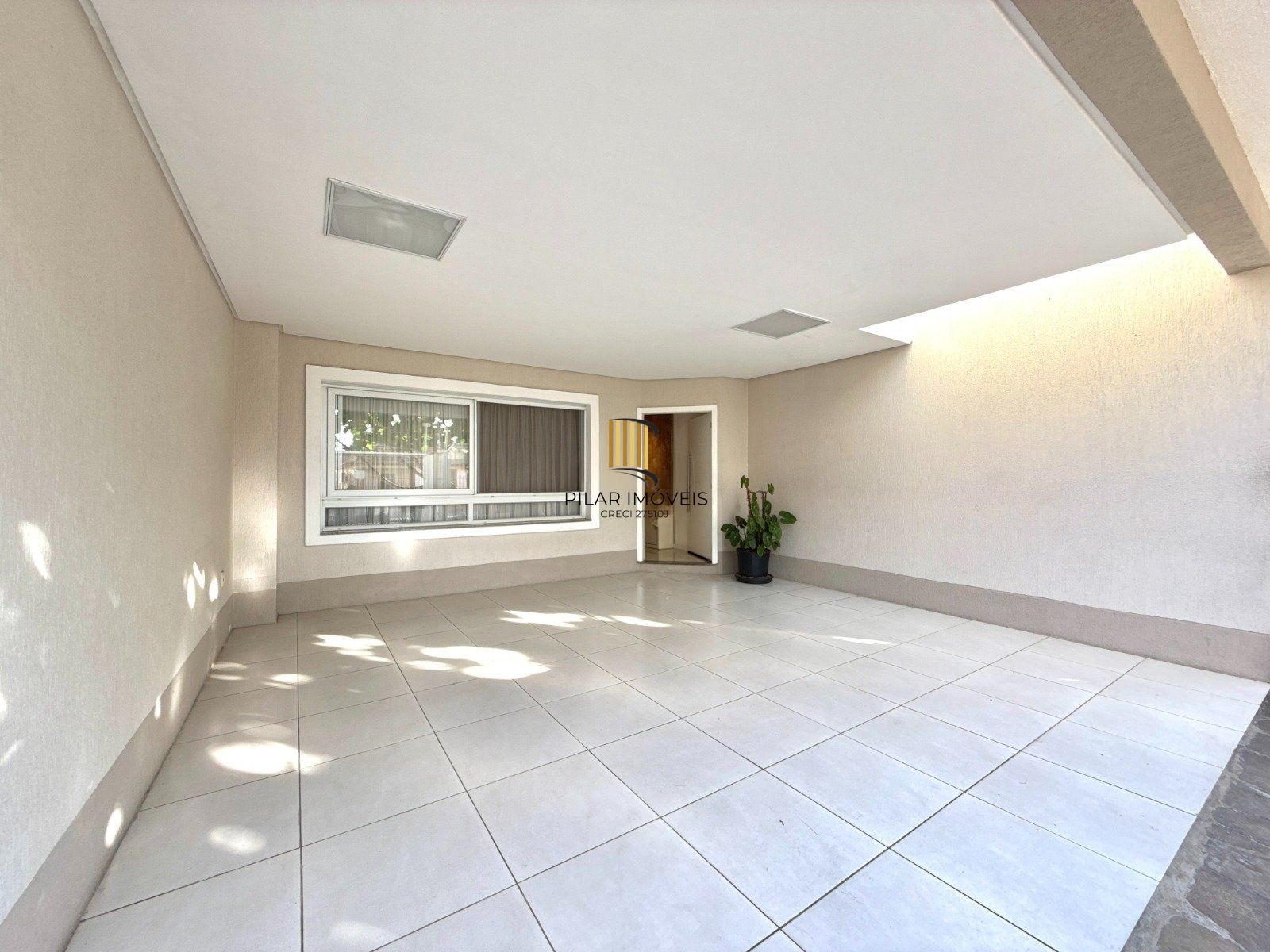 Casa com 3 Suítes e 3 Vagas no Bairro Vila Ipiranga