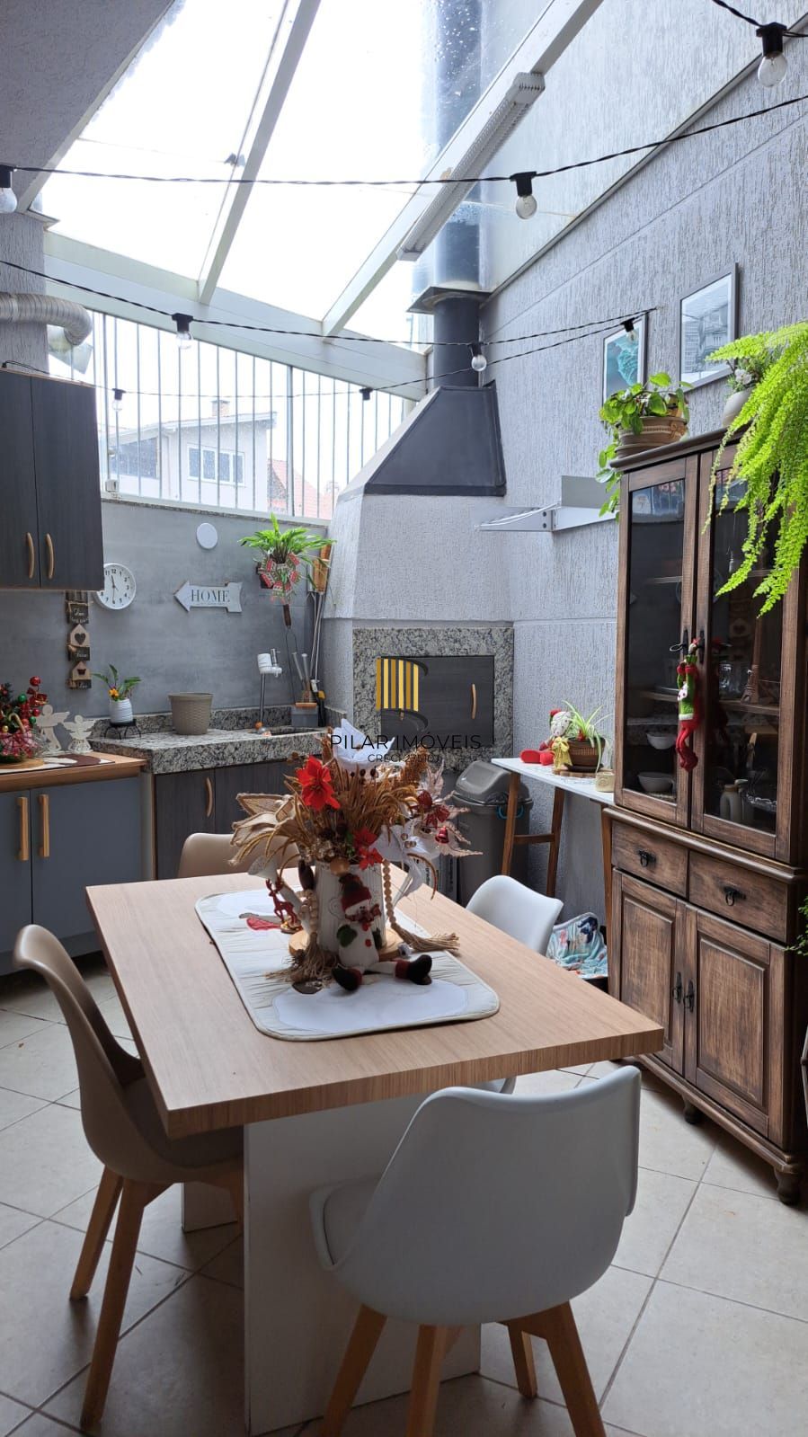 Casa Reformada em Condomínio com Suíte e Espaço Versátil - Pilar Imóveis