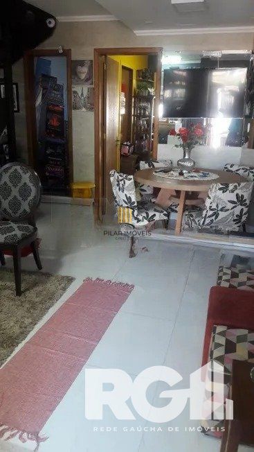 Casa residencial com 3 dormitórios 90m² privativos, e 2 vagas à venda no bairro Parque Santa Fé em Porto Alegre