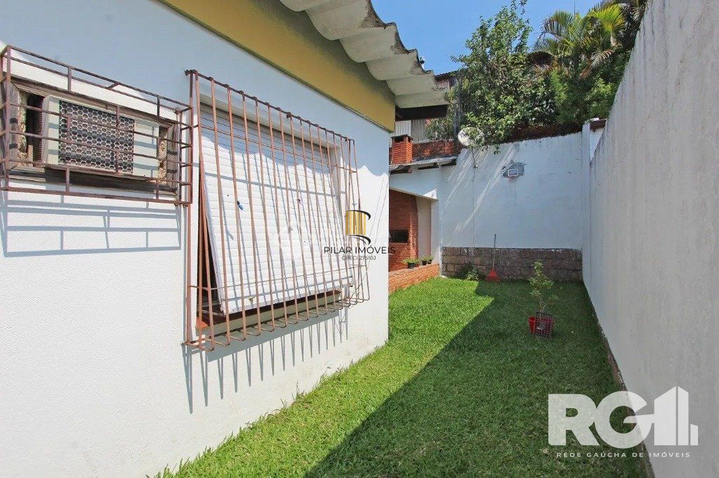 Casa 4 Dormitório(s) Bairro Jardim Sabará