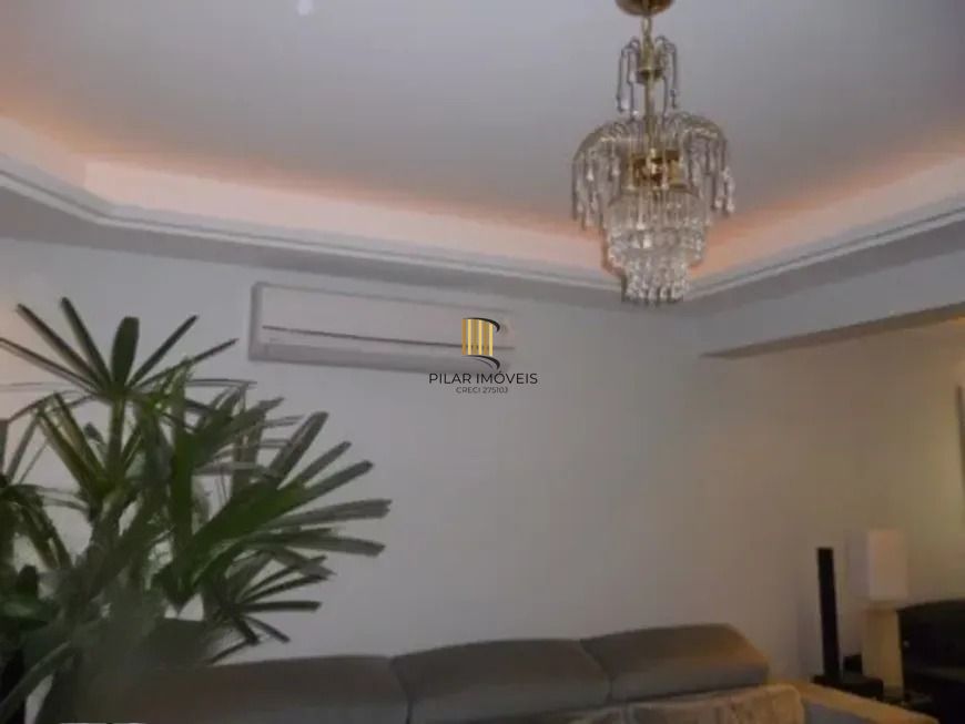 Casa térrea com 3 dormitórios, suíte e 3 vagas.