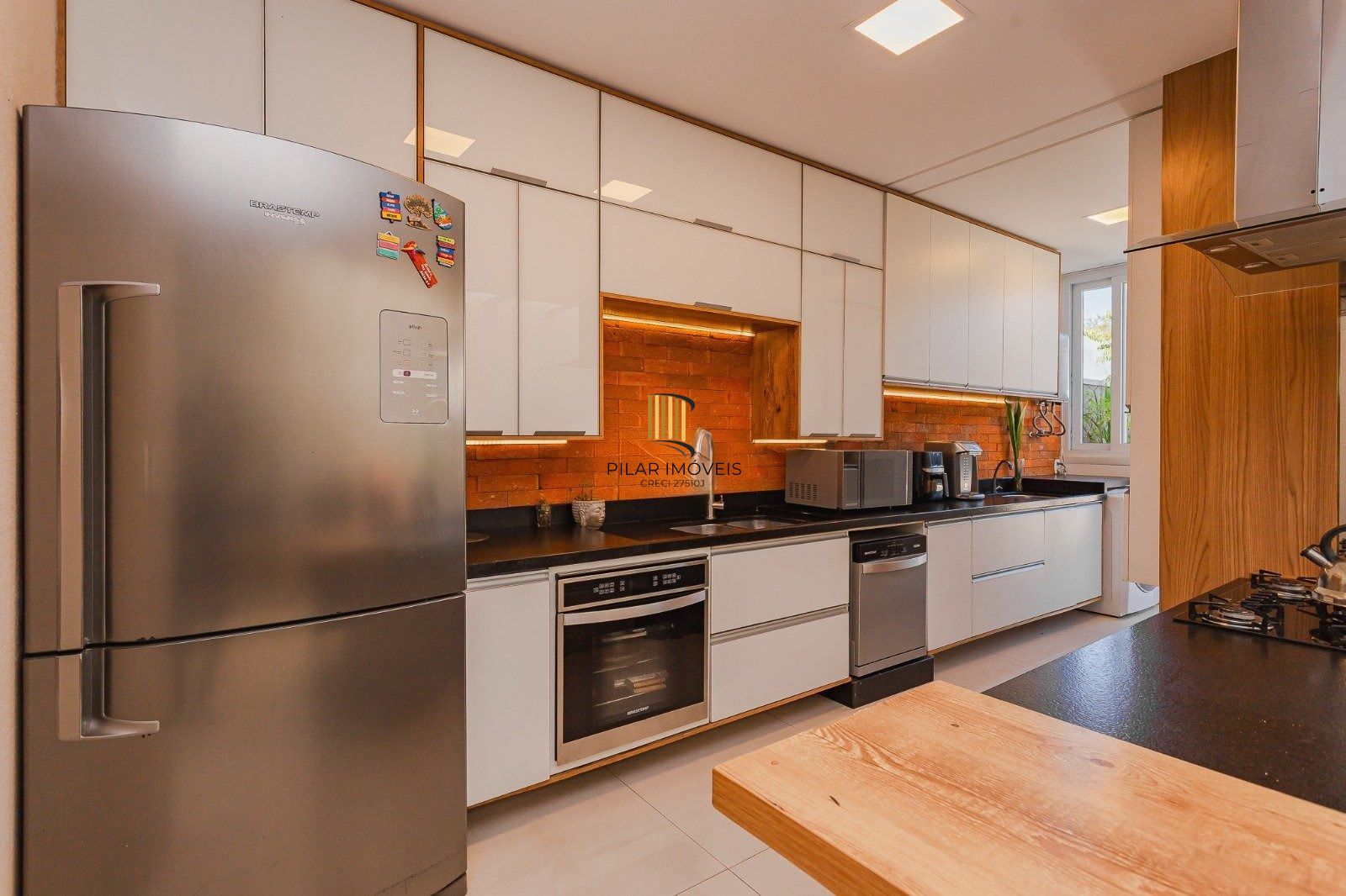 Casa de alto padrão com elevador e piscina acessível em condomínio no Passo das Pedras