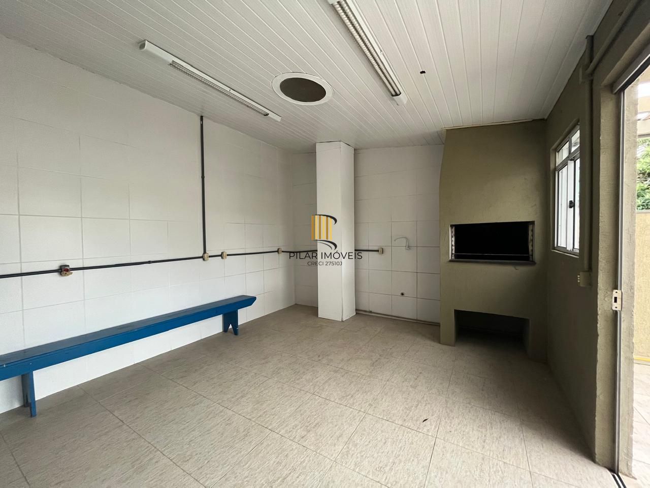 Prédio Comercial à venda com 5 salas, 400m², 6 vagas, Rua Laudelino Freire no bairro Sarandi em Porto Alegre