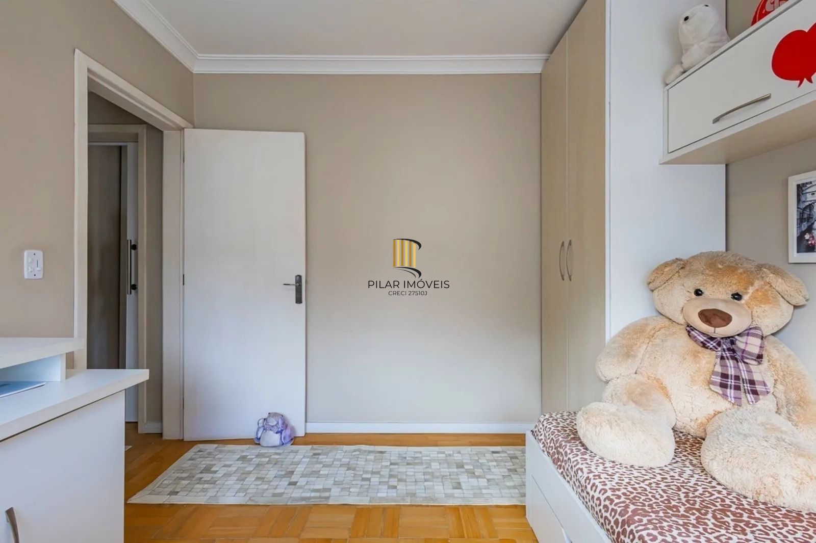 Apartamento de 2 dorm, 80m² privativos com vaga de garagem e elevador.