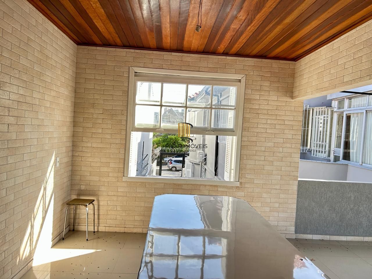 Casa 8 dormitórios, 5 banheiros e 6 vagas no Bairro São João Porto Alegre