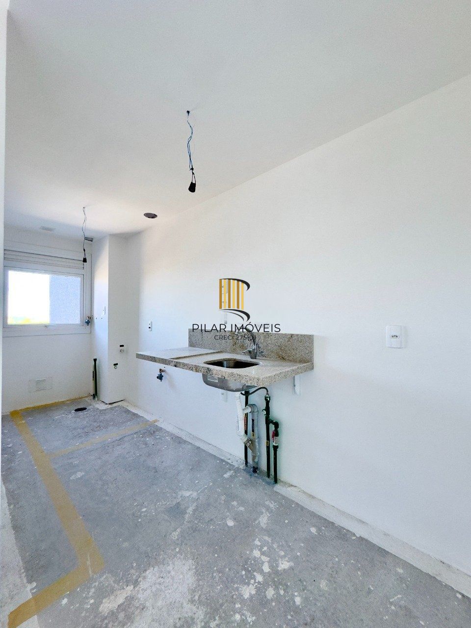 Apartamento de 02 dormitórios. 59m² privativos, churrasqueira e vaga, com suíte próximo Puc
