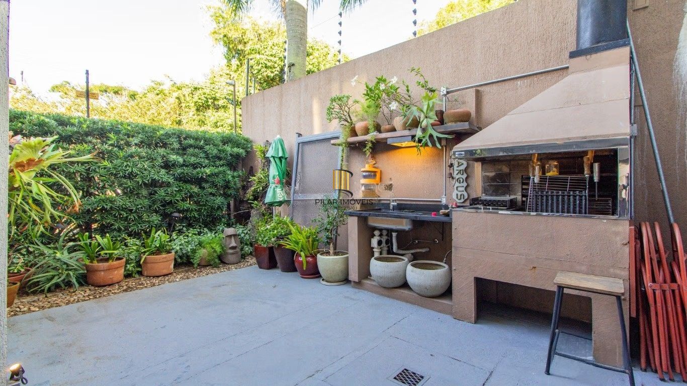 Casa em condomínio com terraço, piscina e espaço gourmet, Chacara das Pedras