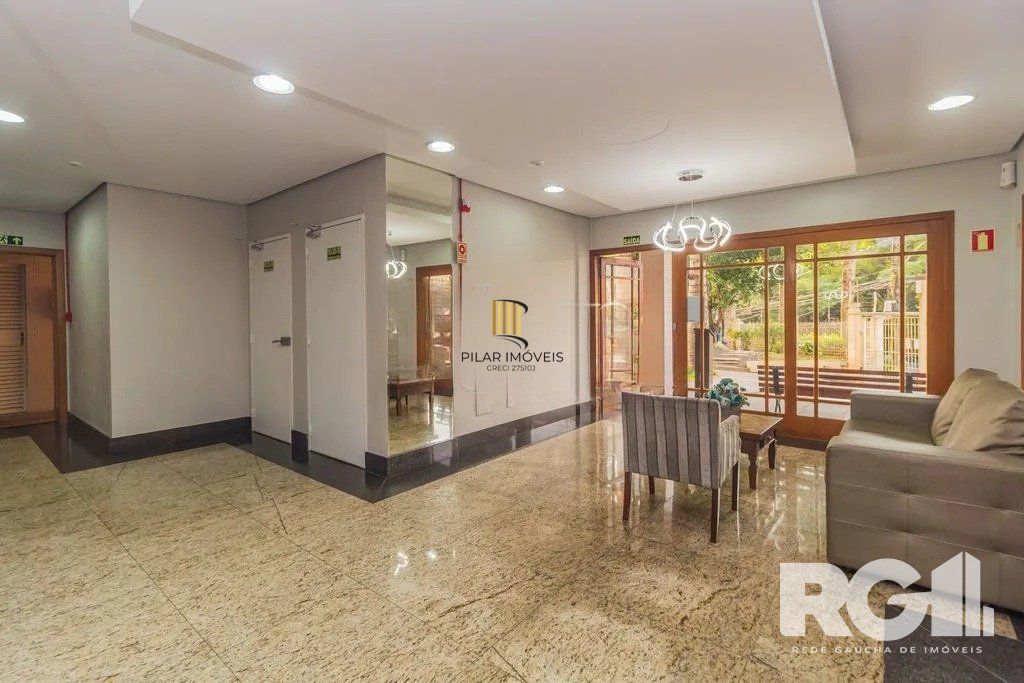 Apartamento com 94m², 3 quartos, 1 suíte, 2 vagas, no bairro Cristo Redentor em Porto Alegre..