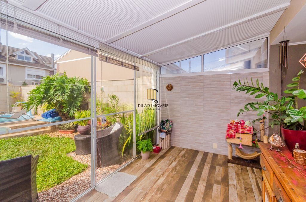 Casa em Condomínio 4 Dormitórios com Suíte no Lindoia - Porto Alegre