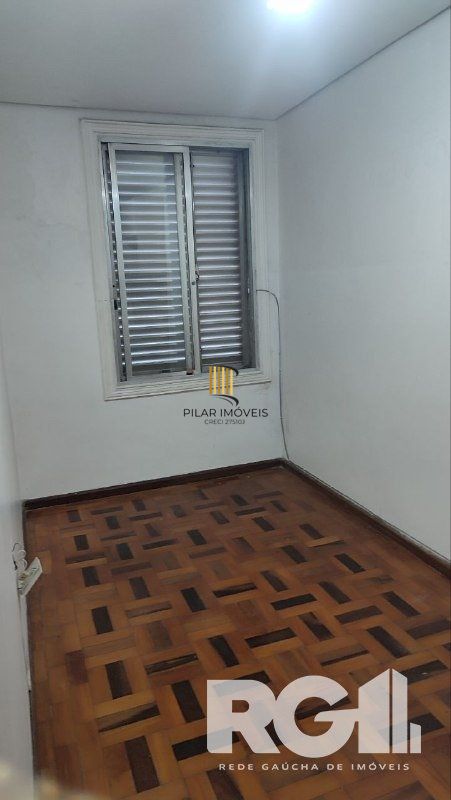 Apartamento a venda com 3 dormitórios, com sacada, de frente. Rua 24 de Outubro Auxiliadora.