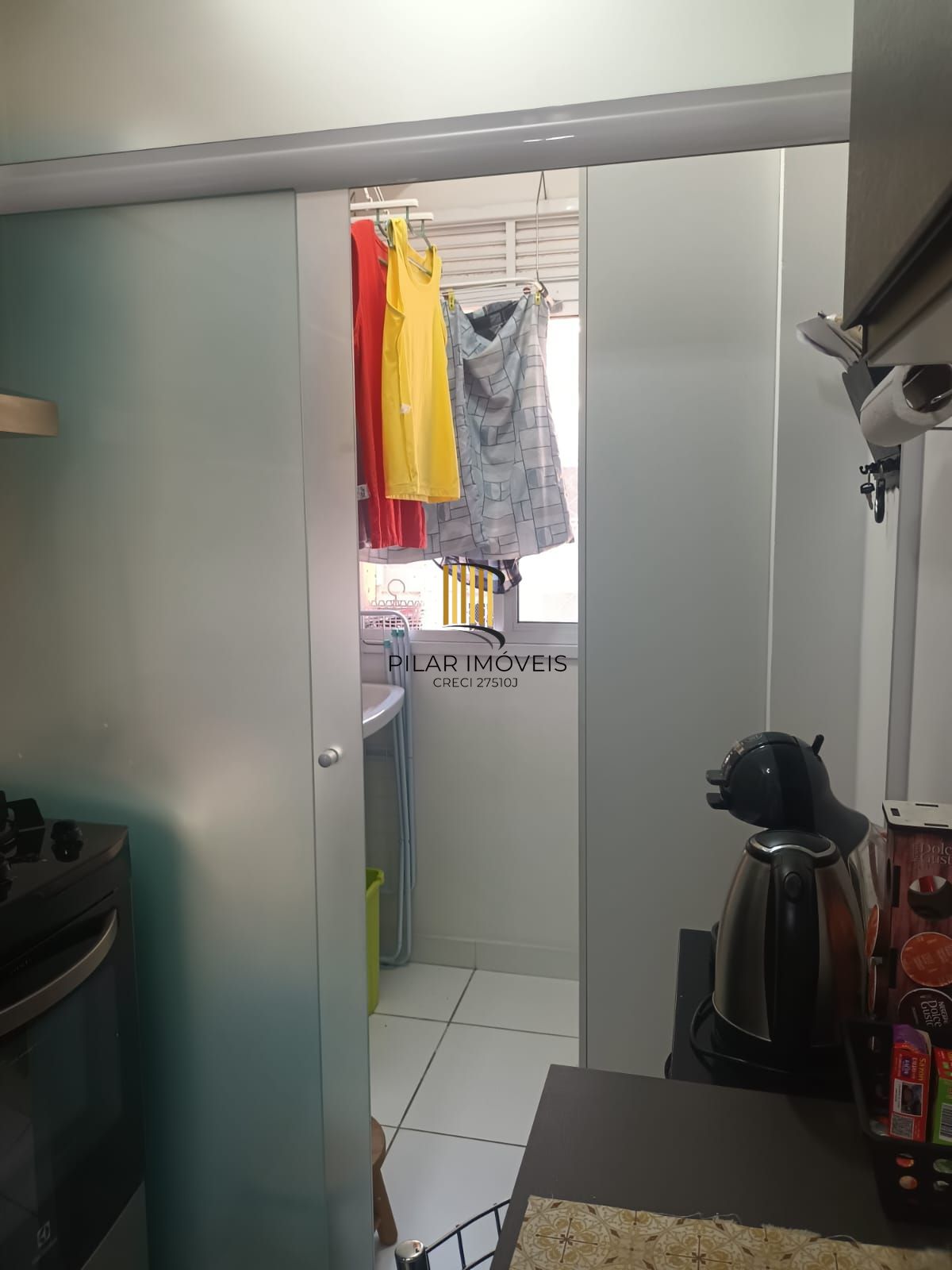 Apartamento de 3 dormitórios com living estendido, semi mobiliado, suíte e churrasqueira.