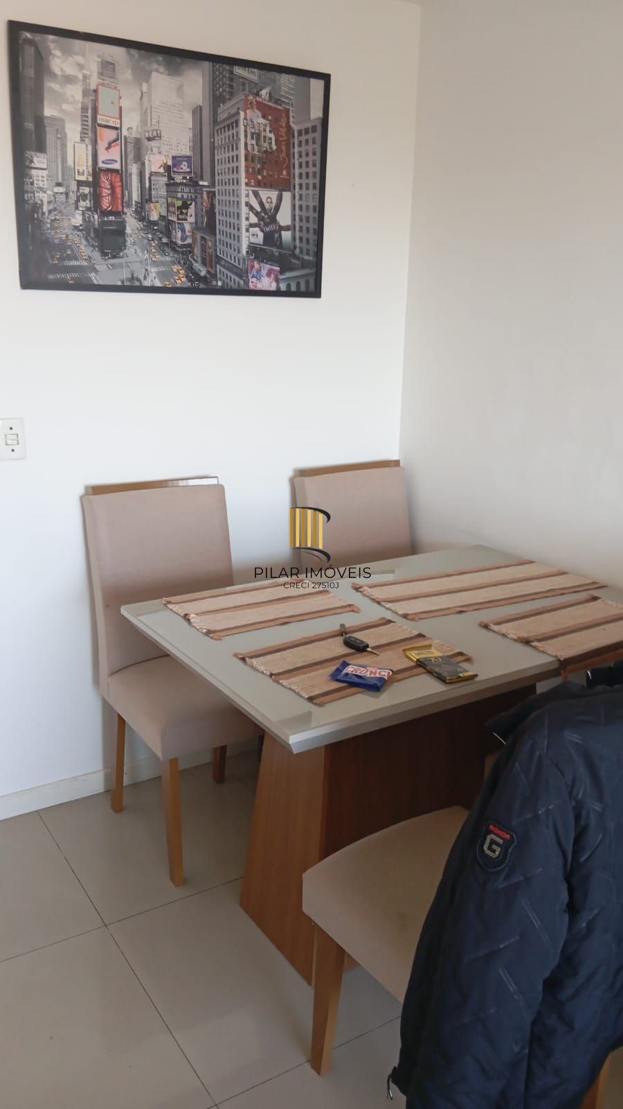 Lindo apartamento 2 dorm, 1 vaga semi mobiliado, vista livre na Ary Tarrago