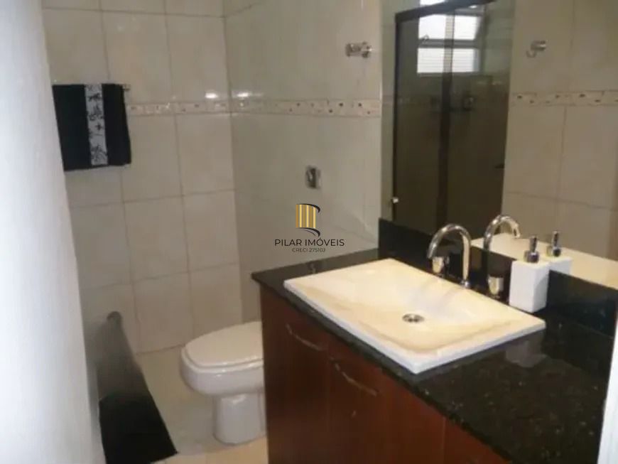 Casa térrea com 3 dormitórios, suíte e 3 vagas.