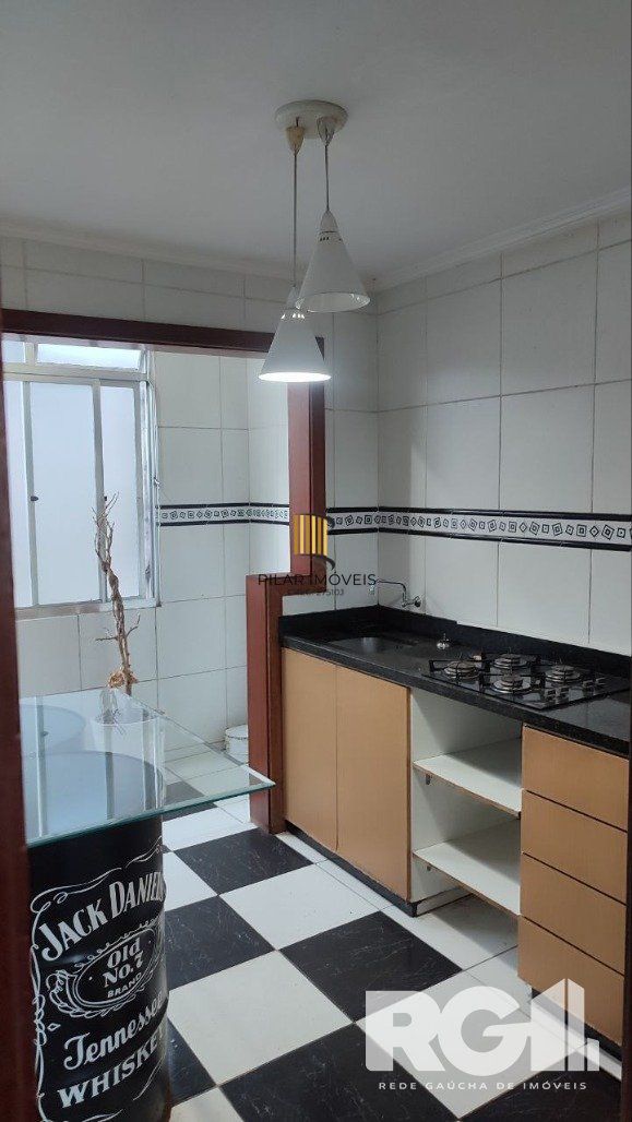 Apartamento a venda com 3 dormitórios, com sacada, de frente. Rua 24 de Outubro Auxiliadora.