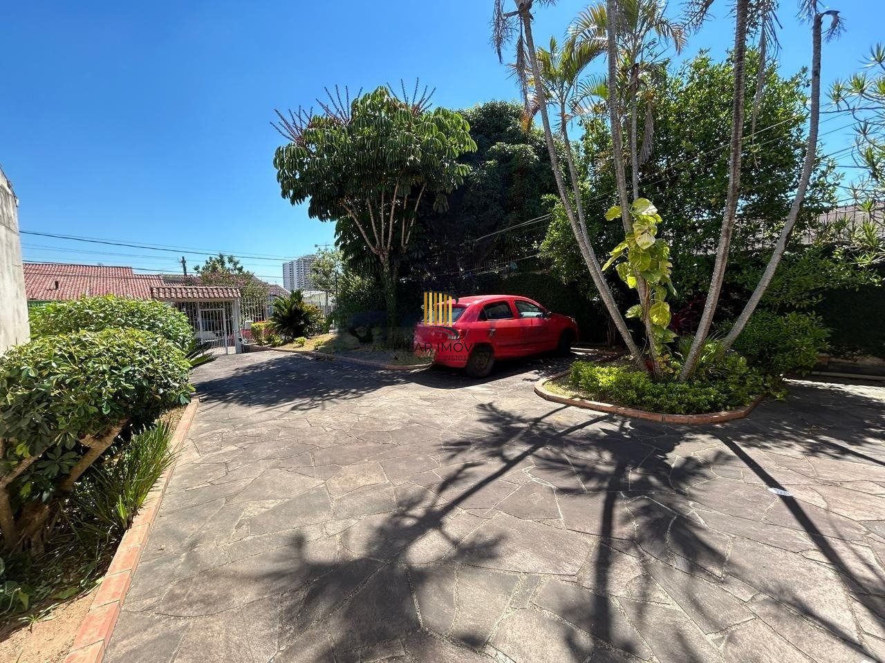 Casa 3 dormitórios com suíte e pátio no Jardim Planalto