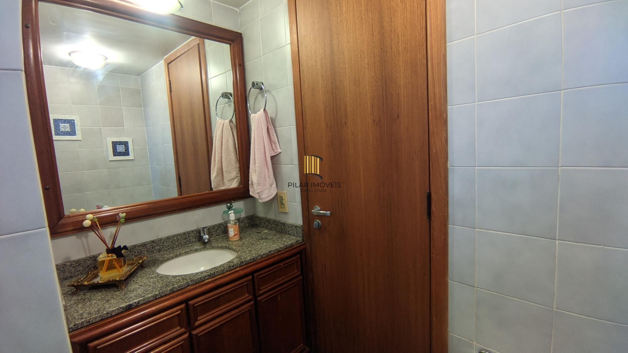 Cobertura com piscina 3 dorm, 2 vagas individuas, no bairro Petrópolis