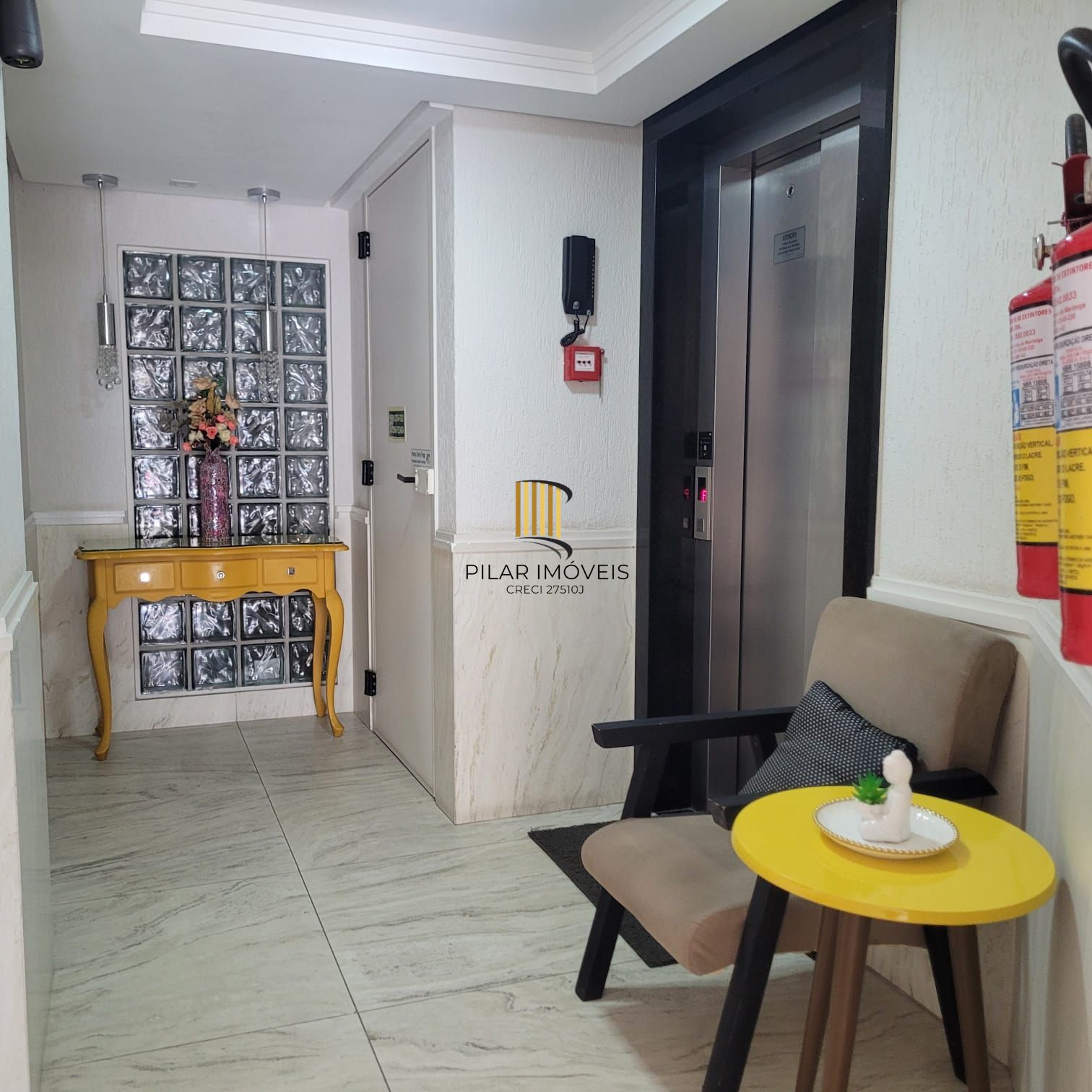 Apartamento com terraço, sacada, churrasqueira, 1 dor no Centro de Tramandaí