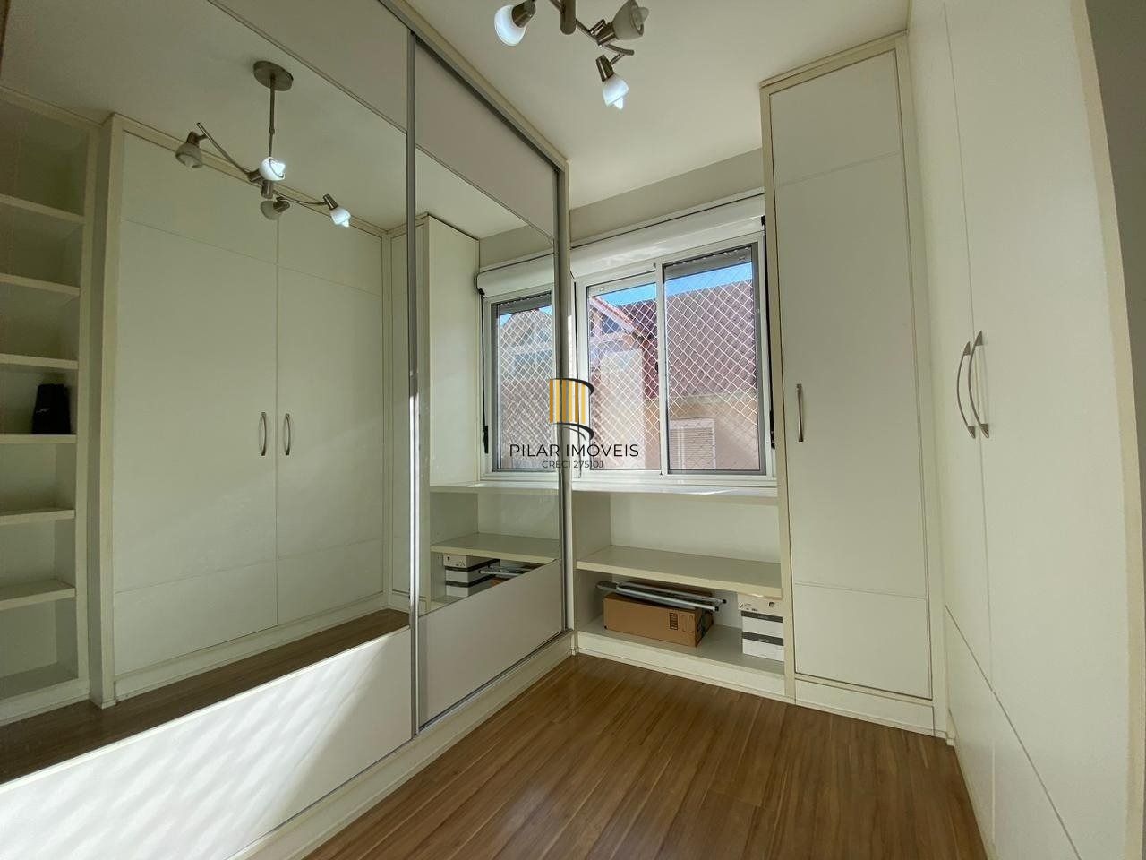 Casa em condomínio com pátio e 3 dorms no Ecoville