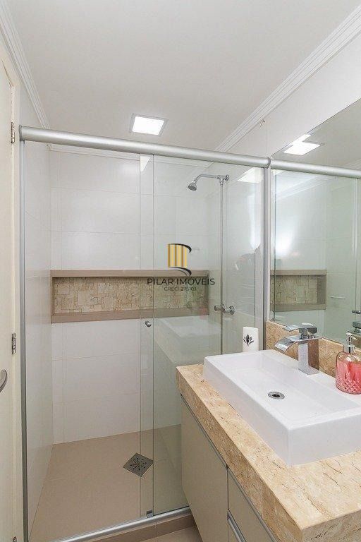 Casa em condomínio com 4 quartos, 2 suítes e 2 vagas à - Jardim Sabara