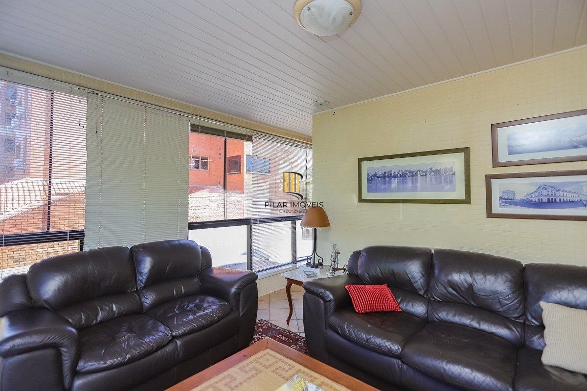 Apartamento com 3 dormitórios, suíte, 2 vagas e varanda com churrasqueira.