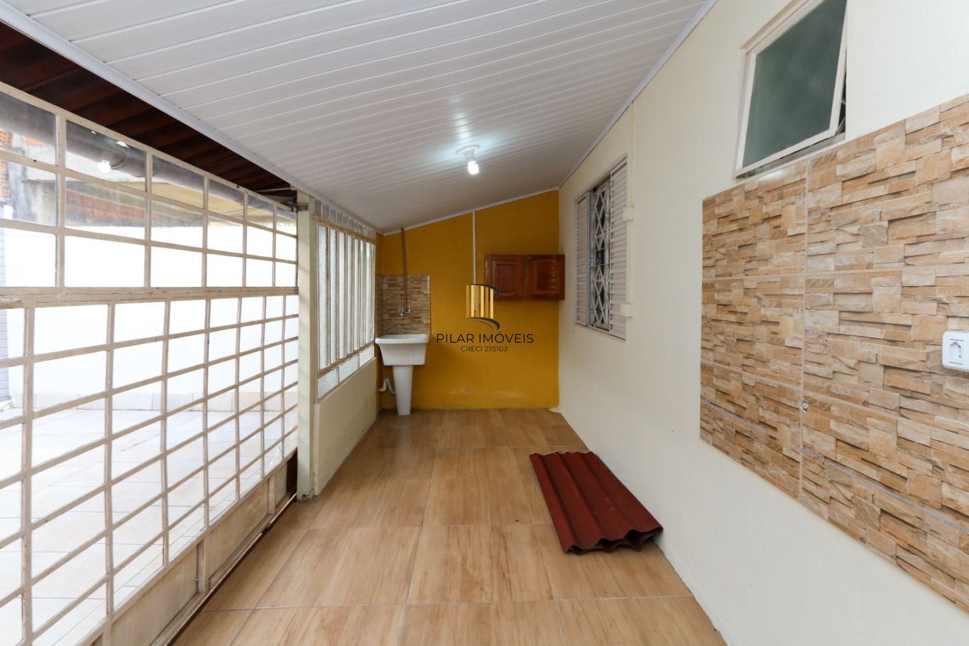Casa aconchegante em condomínio com 2 dormitórios, no condomínio no Bairro Igara Canoas