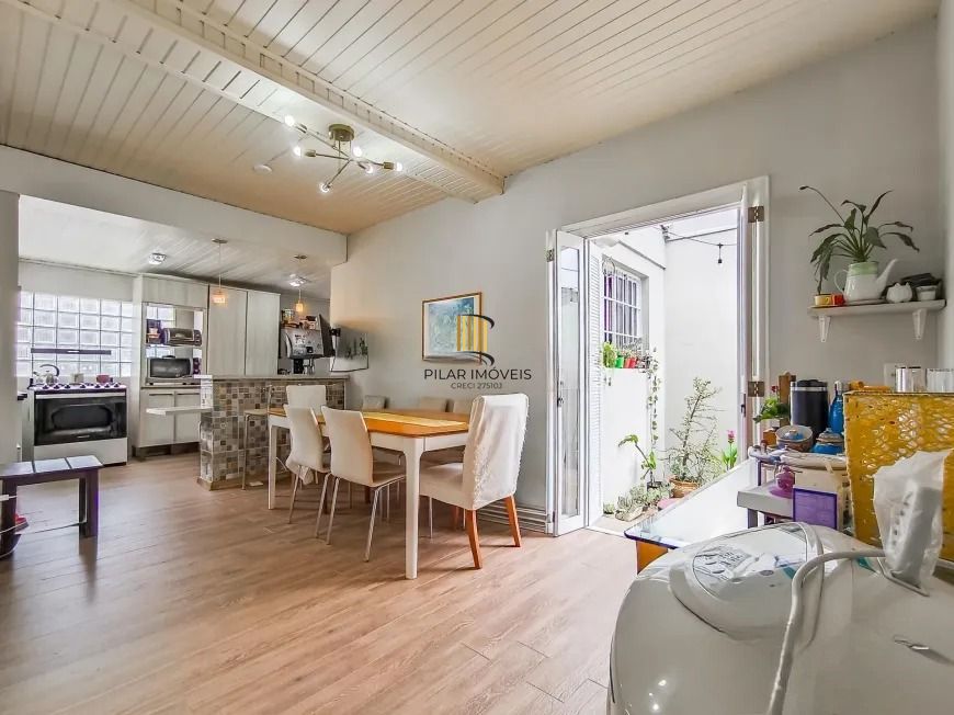 Casa com 3  Dormitórios, sacada e churrasqueira, no Bairro São João