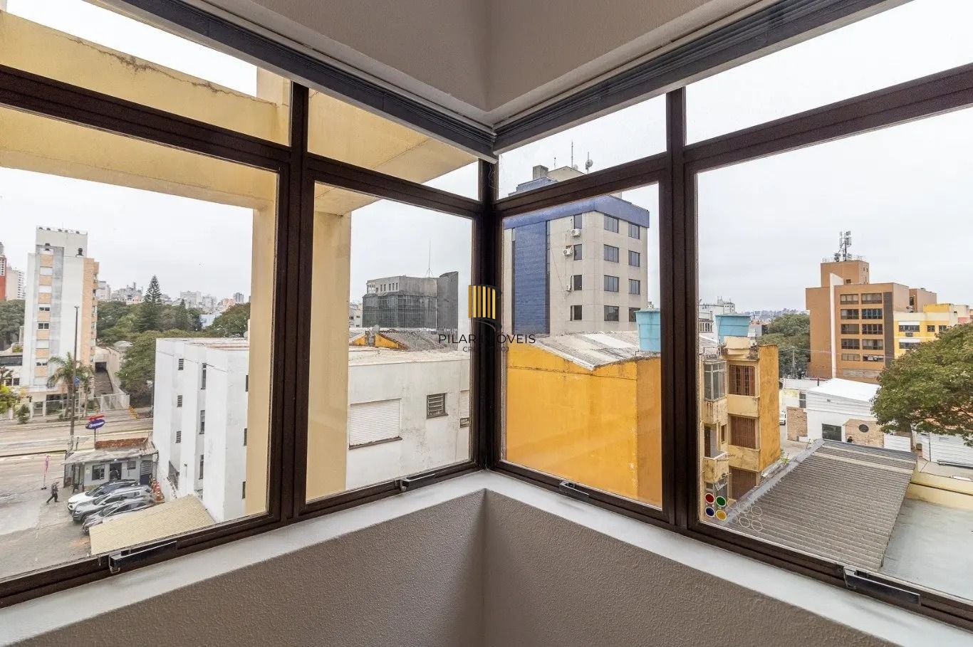 Sala a com 40m² privativos vaga e elevador, na Rua Barão do Gravataí, Menino Deus - Porto Alegre.