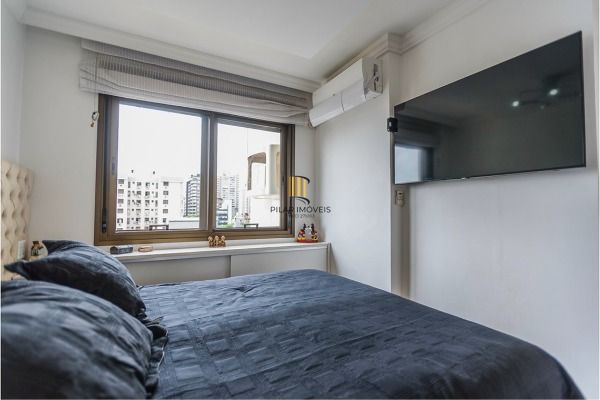 Apartamento reformado 3 dormitórios com vista aberta no Mont Serrat