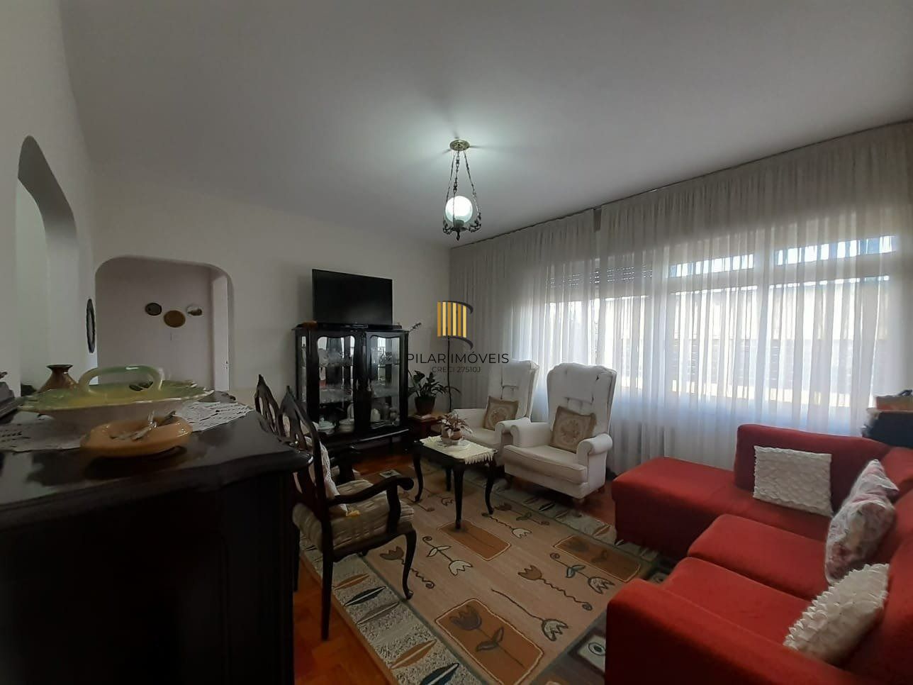 Apartamento com 3 dormitórios, living 2 ambientes, banheiro social, total de 109,57m² privativos, cozinha e área de serviço separadas.