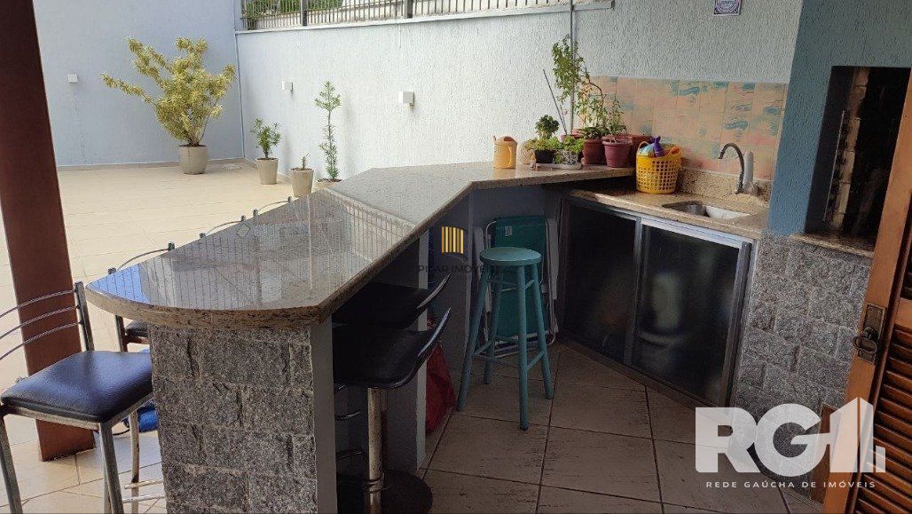 Casa com 3 dormitórios na Rua, Paulo Madureira Coelho, proximo ao novo Cesto, Morro Santana