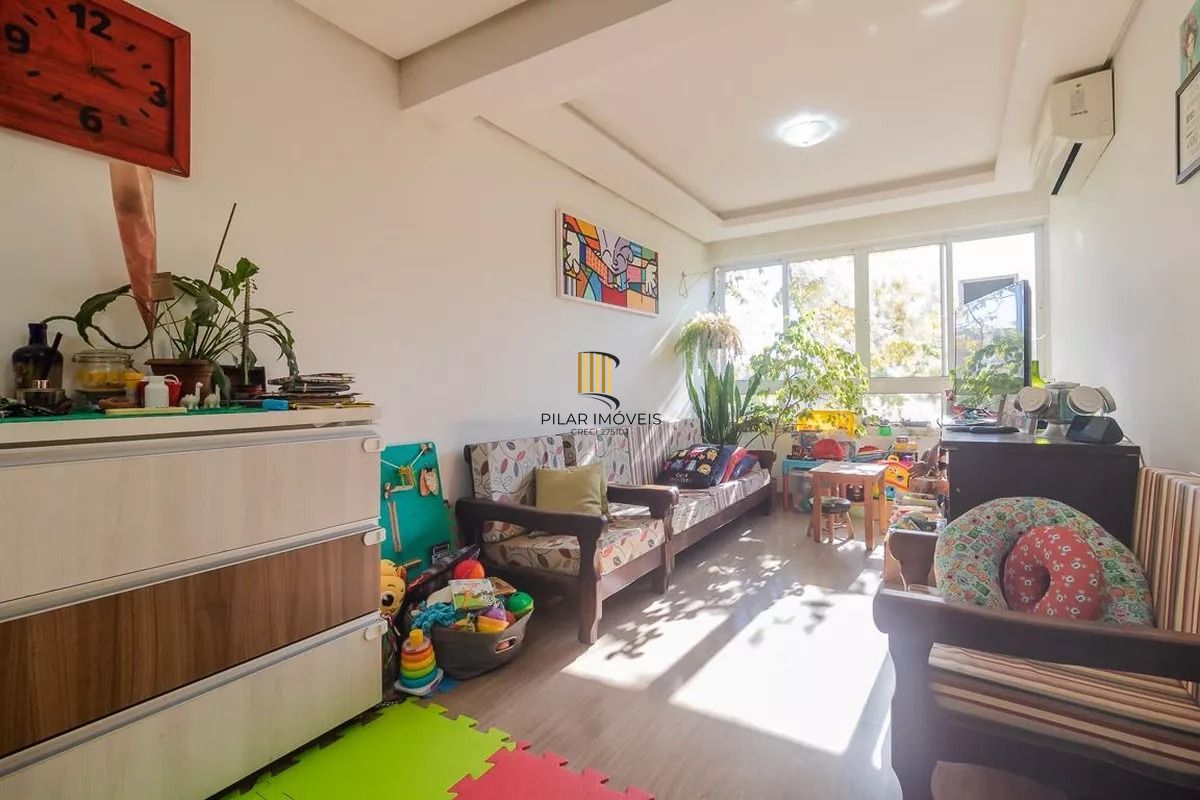 Apartamento com 2 dormitórios, suíte e churrasqueira.