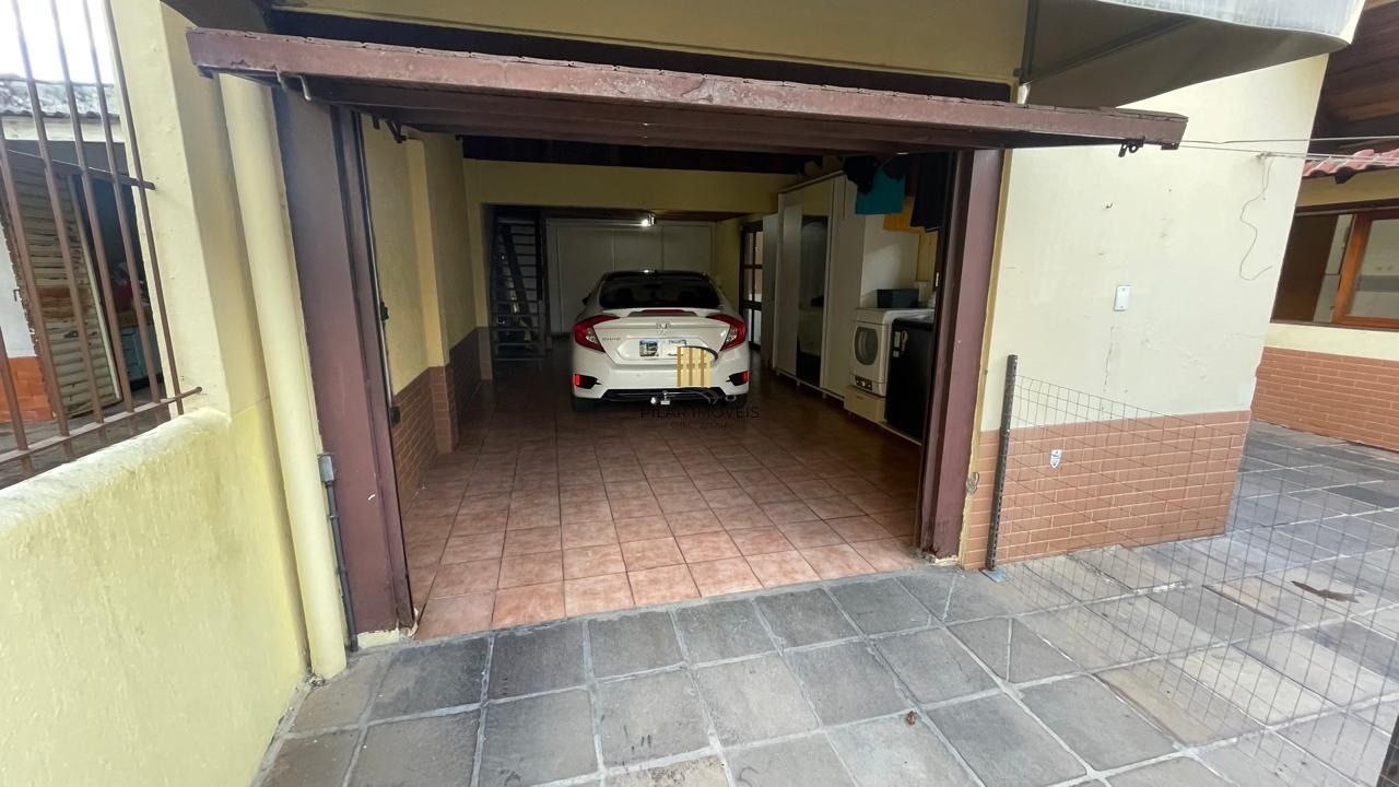 Casa térrea com 2 suítes com amplo pátio,