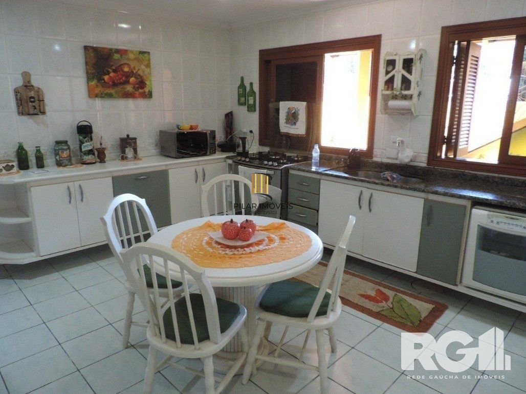 Casa 4 dormitórios no bairro Parque Santa Fé