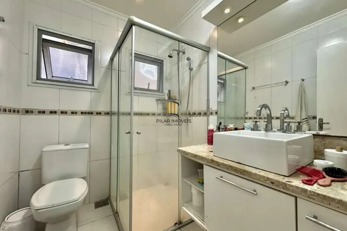 Casa em condomínio com 2 dormitórios, suíte e 2 vagas